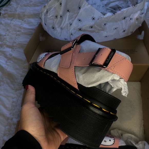 Hello Kitty doc martens - Picture 4 of 6